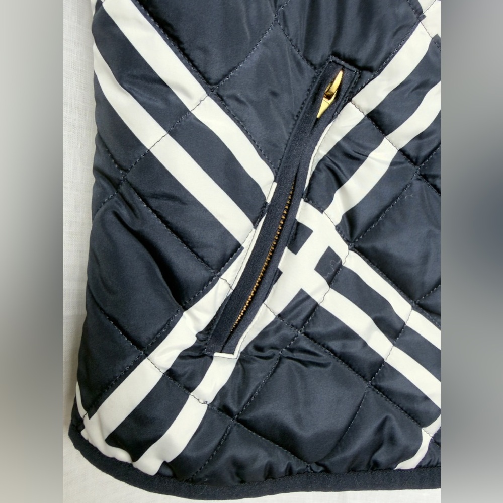 Crown & Ivy Women’s Zipper Vest, Size Extra Small - Picture 7 of 8